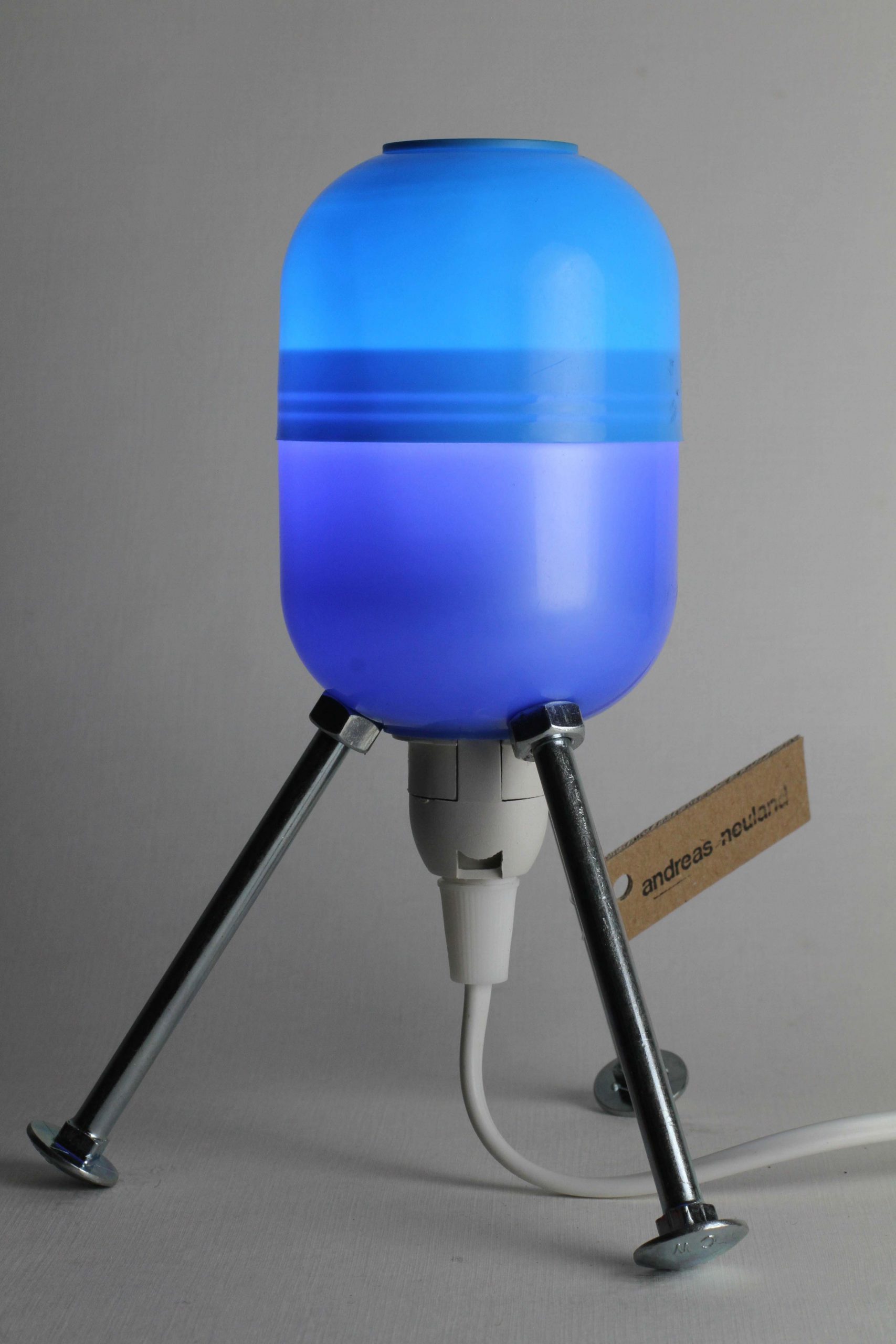 Nachttischlampe blau, aus recycliertem Kindereiern auf Faircustomer.ch