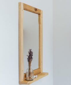 Schlichter Wandspiegel aus Altholz
