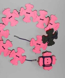 9 pinke blumenkettenelemente auf Gummifaden aufgezogen aufleuchtend