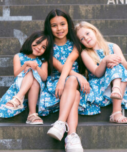 3 Mädchen im Drachen Kleid